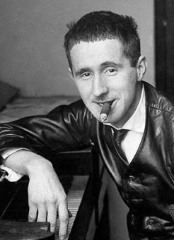 Книга «Брехт» - автор Walter Benjamin (Вальтер Беньямин), мягкий переплёт, кол-во страниц - 176, издательство «Ad Marginem»,  ISBN 978-5-91103-884-7, 2025 год