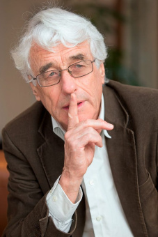 Книга «Странная не-смерть неолиберализма» - автор Крауч Колин, твердый переплёт, кол-во страниц - 272, издательство «Дело»,  ISBN 978-5-7749-0727-4 , 2013 год