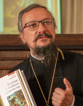 Книга «Пророк и блудница. Комментарий к 1 – 3 главам Книги пророка Осии» - автор Арсений (Соколов) игумен, твердый переплёт, кол-во страниц - 141, издательство «ББИ»,  серия «Современная библеистика», ISBN 978-5-89647-352-7, 2016 год