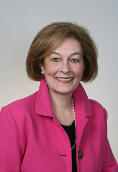 Книга «Нелюбимая дочь. Как оставить в прошлом травматичные отношения с матерью и начать новую жизнь» - автор Стрип Пег , твердый переплёт, кол-во страниц - 326, издательство «Альпина Паблишер»,  ISBN 978-5-00139-093-0, 2023 год