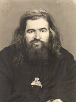 Книга «Чудотворец наших времен. Святитель Иоанн, архиепископ Шанхайский и Сан-Францисский» - автор Солоницын Алексей Алексеевич, твердый переплёт, кол-во страниц - 208, издательство «Скрижаль»,  ISBN 978-5-6051825-6-6, 2024 год